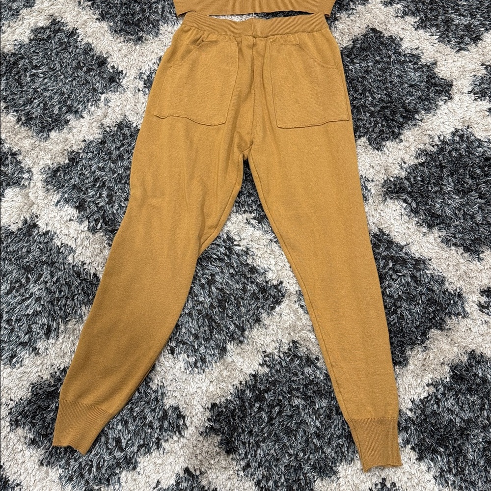 Women's Mustard 2 piece set - Picture 2 of 3